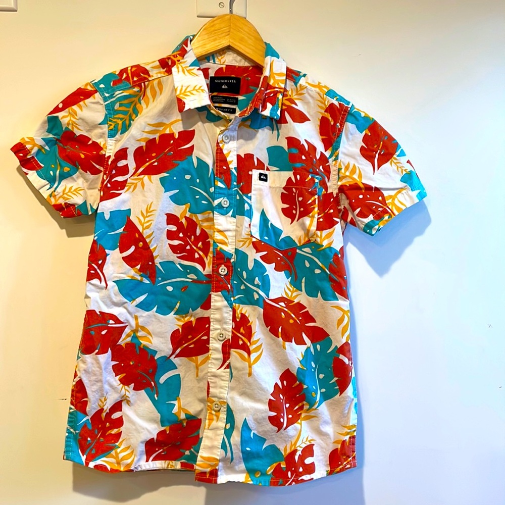 Quiksilver boys button up Hawaiian shirt.